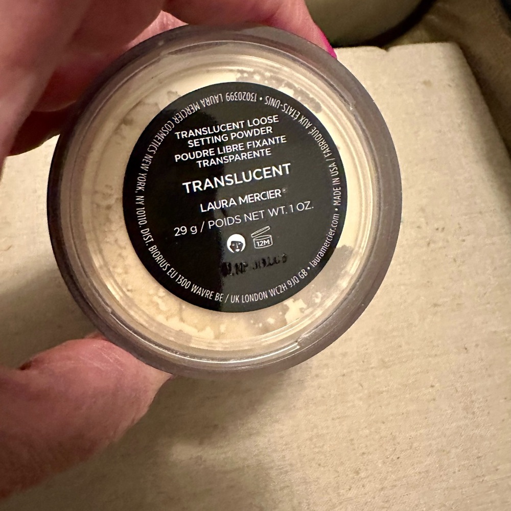 LAURA MERCIER Loose Setting Powder in Translucent NEW - Picture 3 of 12
